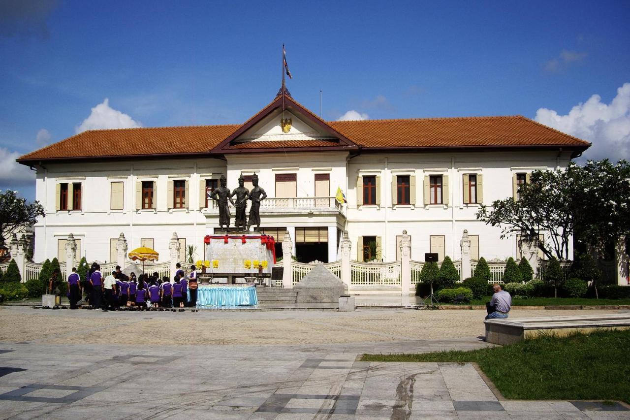 Oyo 677 Le Loftel Hostel Chiang Mai Zewnętrze zdjęcie